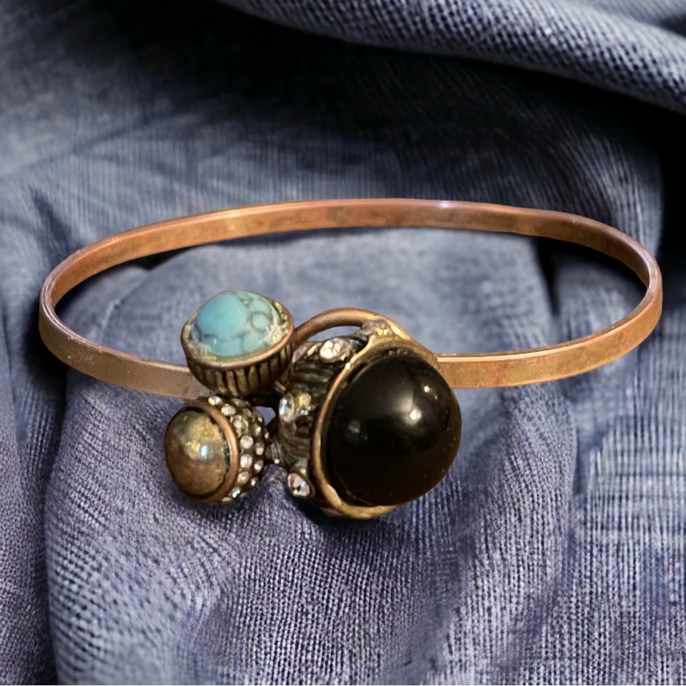 Jessica Simpson hooked charm bangle bracelet